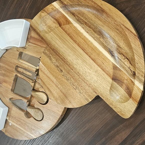Other - Brown Circular Serveware for Dining
